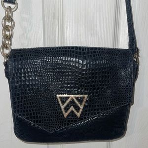 Kelly Wynne Crossbody